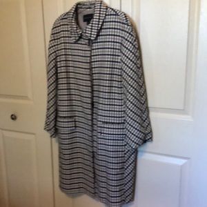 Ann Taylor top coat size XL black and brown plaid.